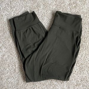 Lululemon Olive Align Jogger Cropped 23”